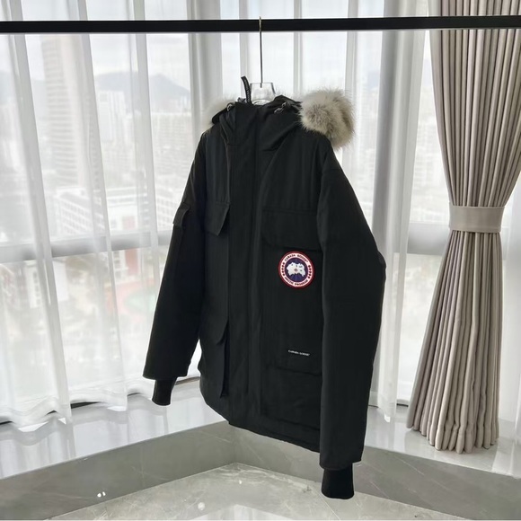 Canada Goose Men's Coat，Very comfortable to wear - Picture 5 of 9